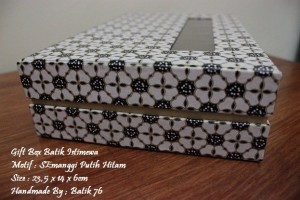Jual Gift Box-kotak kado-batik76-motif batik semanggi putih hitam 6