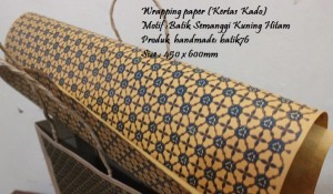 Semanggi kuning hitam -kertas kado batik-wrapping paper-bungkus kado 5