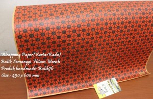 Semanggi merah hitam-kertas kado batik-wrapping paper-bungkus kado 7