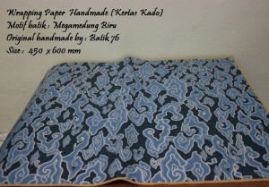 jual kertas kado-wrapping paper handmade-motif batik megamendung biru 4
