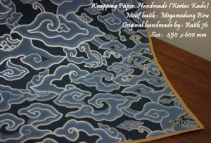 jual kertas kado-wrapping paper handmade-motif batik megamendung biru 5
