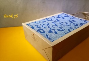 paperbag-batik76-motif megamendung biru 3